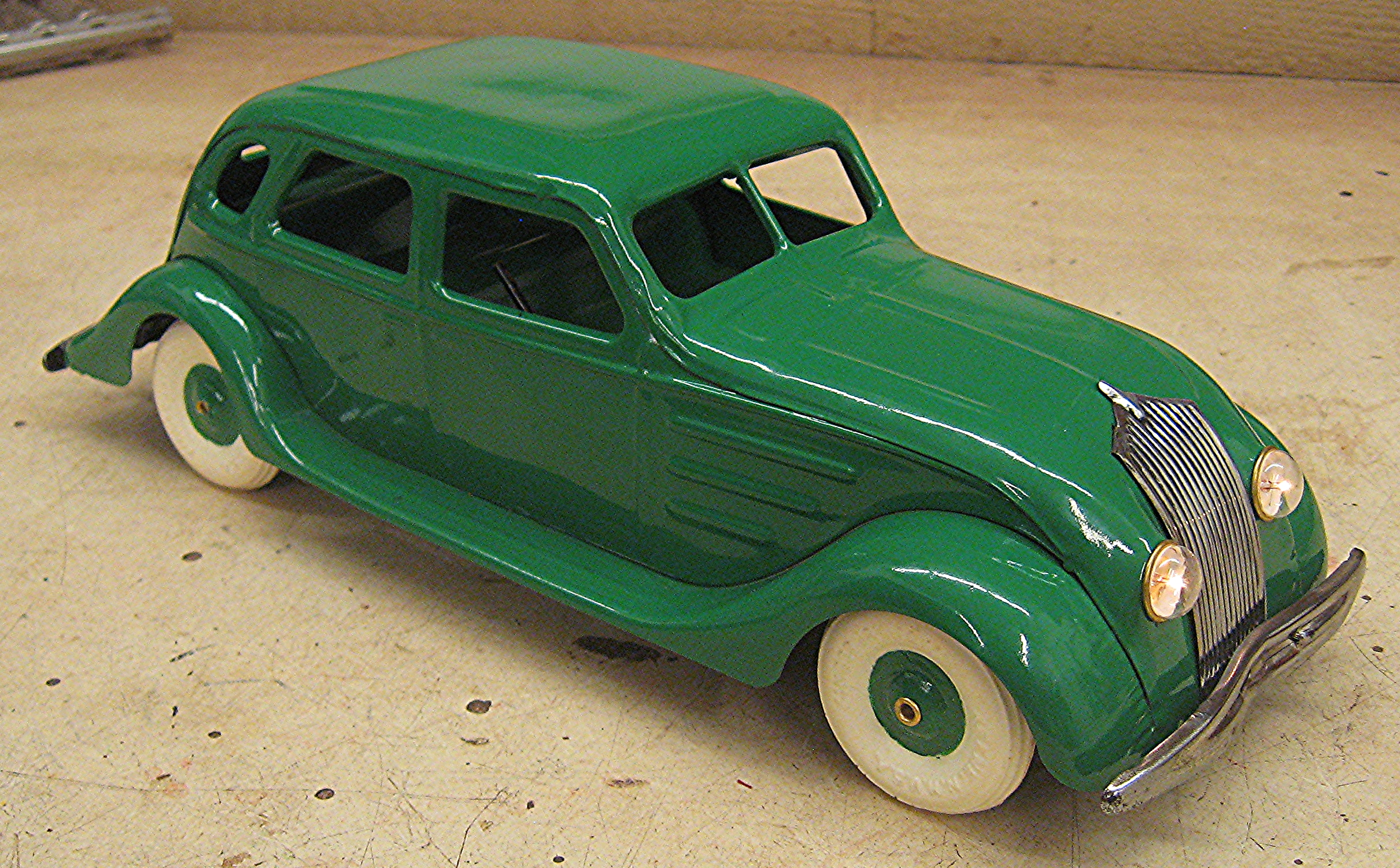 t30windupbus.JPG (1907 bytes)